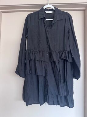 Zara Black Tiered Button-Front Dress Shirt